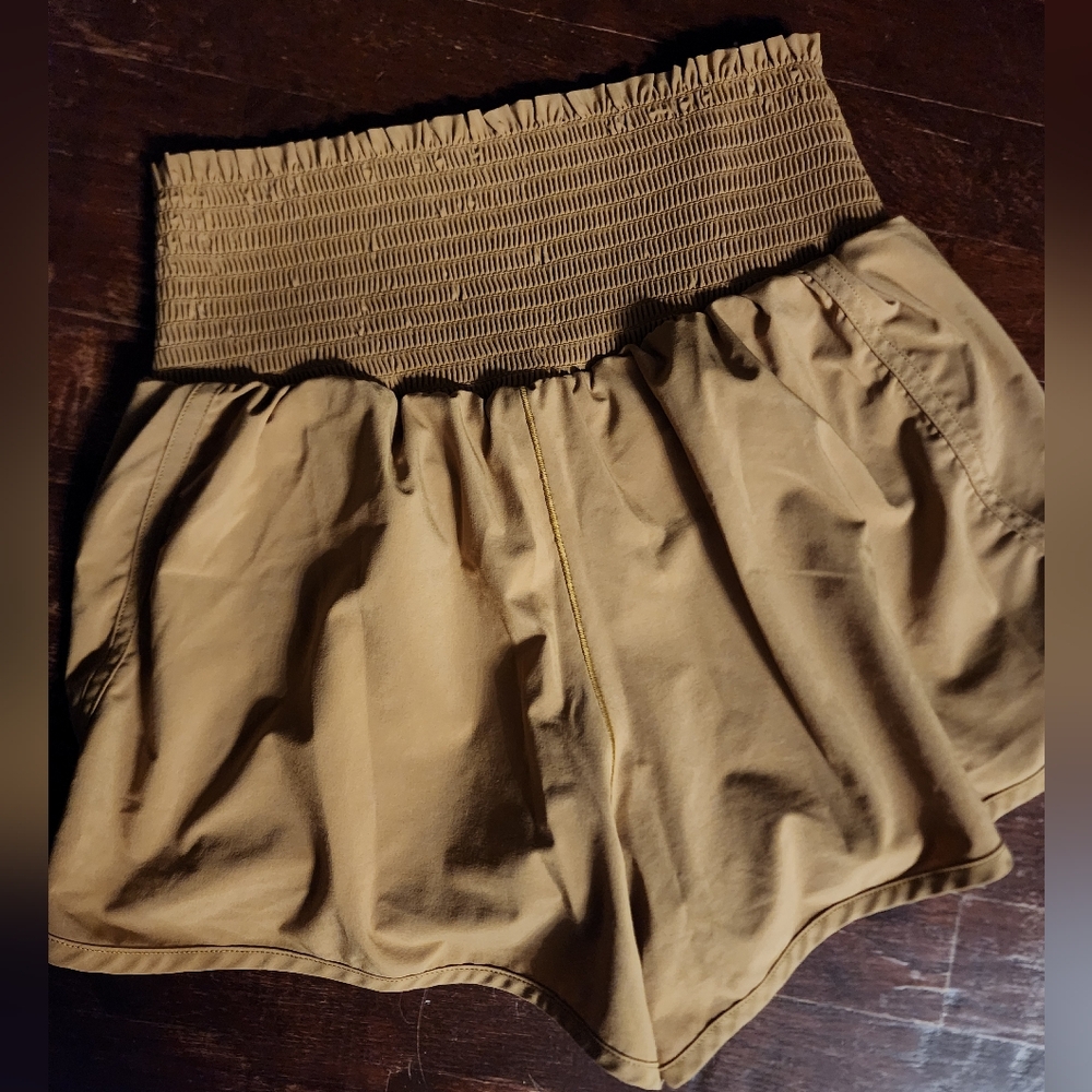 OFFLINE bt Aerie High Rise Hot Stuff Short, camel brown size Med